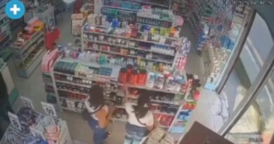 Mulheres são flagradas em ação de furto em farmácia na Av. Inocêncio Seráfico, em Carapicuíba