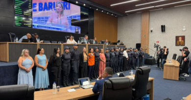 Câmara de Barueri homenageia as 26 primeiras guardas municipais da cidade