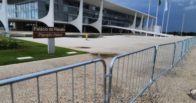 Planalto cercado por grades a dois dias da eleição e Brasília reforça segurança Planalto cercado por grades a dois dias da eleição e Brasília reforça segurança